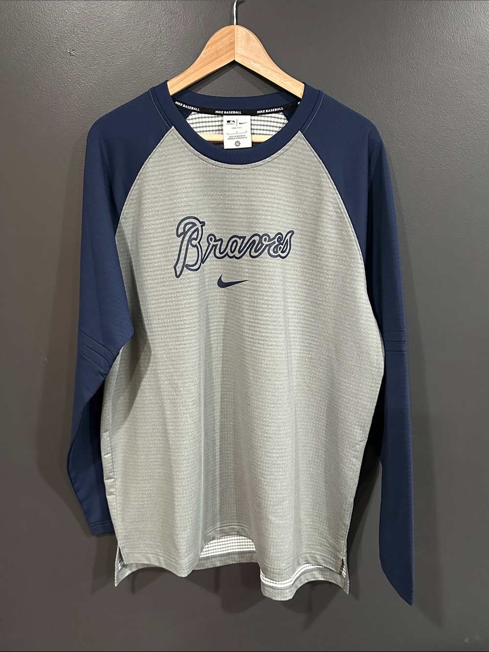 Nike Navy & Gray Atlanta Braves Long-Sleeve Raglan Shirt
